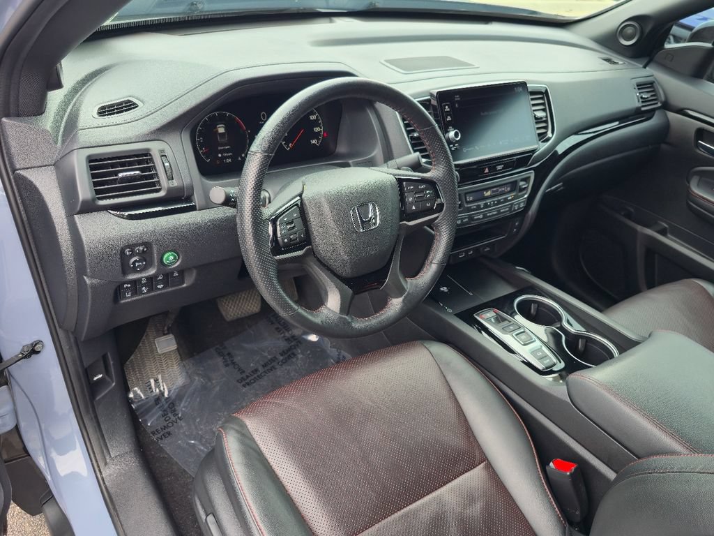 Used 2025 Honda Ridgeline Black Edition image 10