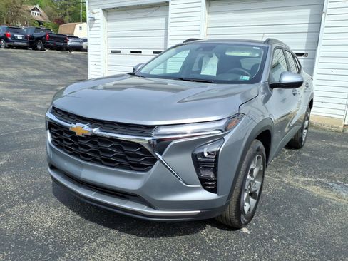 Certified 2026 Chevrolet Trax LT w/ Driver Confidence Package image 8