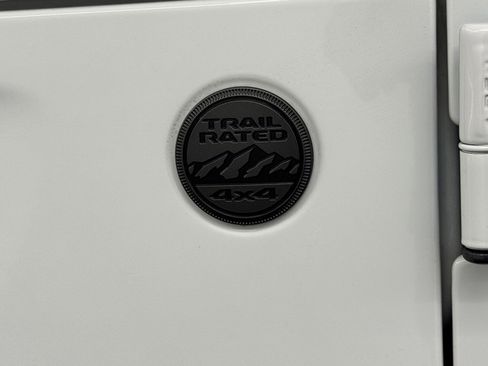 Used 2023 Jeep Gladiator Willys image 18