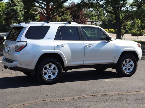 Used 2016 Toyota 4Runner SR5 AWD/4WD image 4