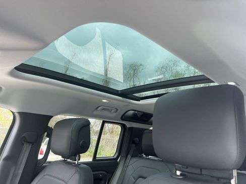 Used 2025 Land Rover Defender 110 S image 13