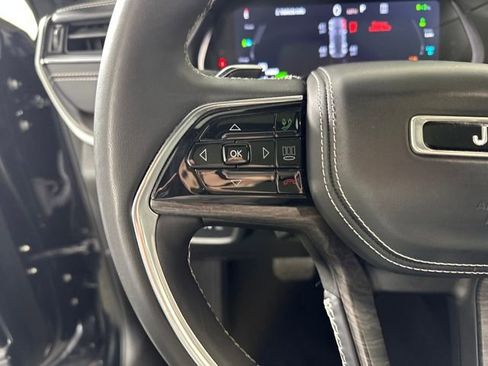 Used 2023 Jeep Grand Cherokee Overland image 15