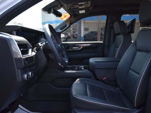 Used 2025 GMC Yukon XL Elevation w/ Elevation Premium Package AWD/4WD image 16