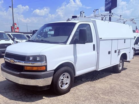 Used 2020 Chevrolet Express 3500 w/ Power Convenience Package RWD image 4