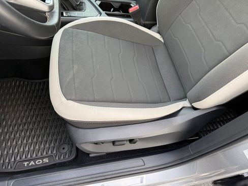 Used 2025 Volkswagen Taos SE image 12