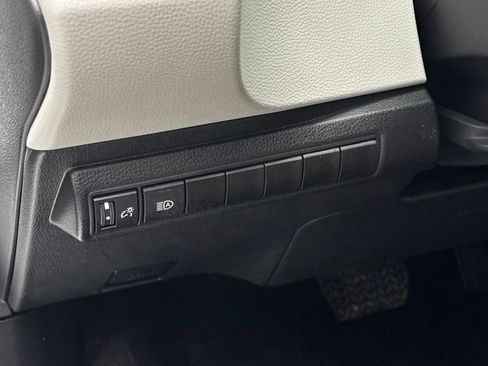 Used 2025 Toyota Corolla LE w/ LE Premium Package FWD image 18