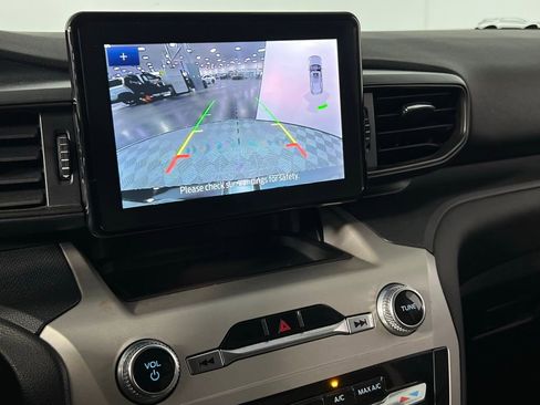 Used 2024 Ford Explorer 2WD image 19