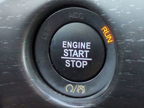 Used 2018 Jeep Grand Cherokee Laredo image 27