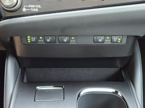 Used 2025 Lexus ES 350 w/ Premium Package image 15