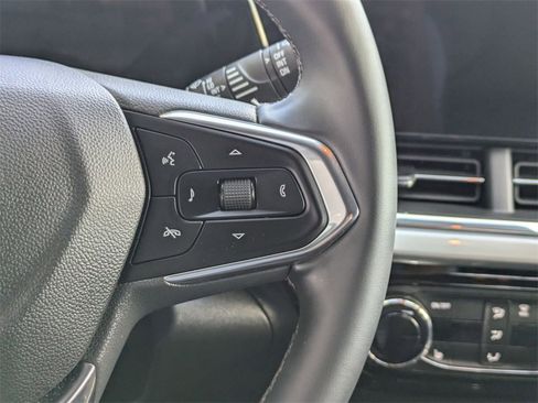Used 2025 Chevrolet Trax LT w/ LT Convenience Package image 20