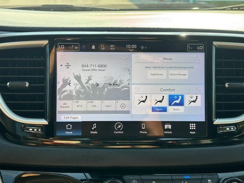 Used 2023 Chrysler Pacifica Touring-L FWD image 22