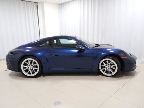 Used 2025 Porsche 911 Carrera RWD image 6