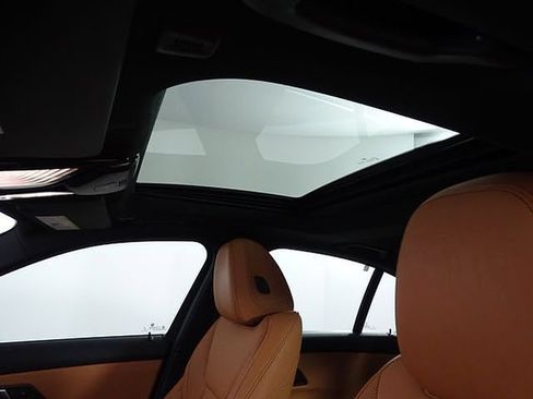 Used 2024 BMW 330i Sedan RWD image 11