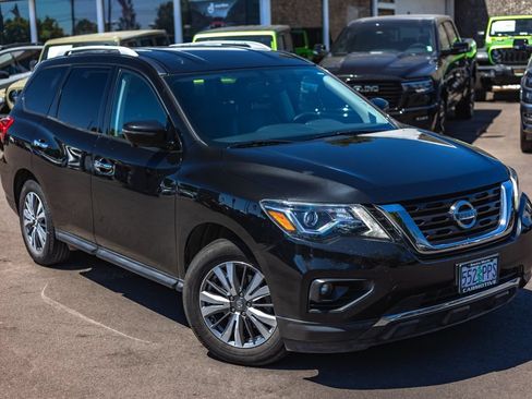 Used 2019 Nissan Pathfinder SL FWD image 2