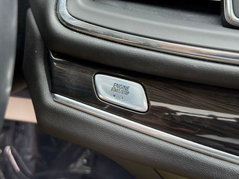 Used 2019 Buick Enclave Essence FWD image 37