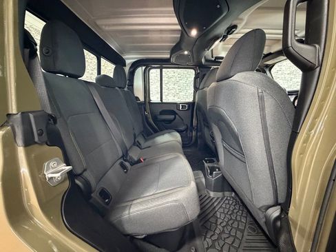 Used 2025 Jeep Gladiator Sport image 11