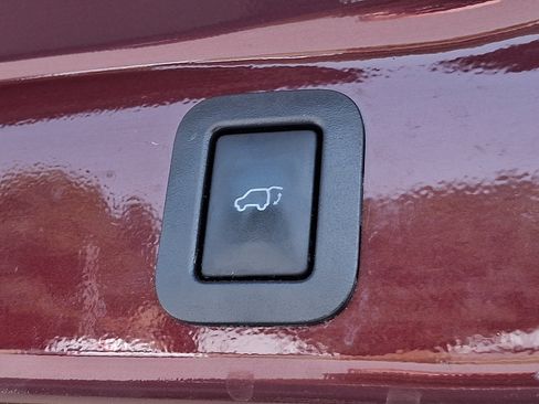 Used 2017 Toyota Highlander Limited Platinum AWD/4WD image 32