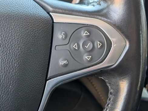 Used 2021 Chevrolet Traverse LT image 20