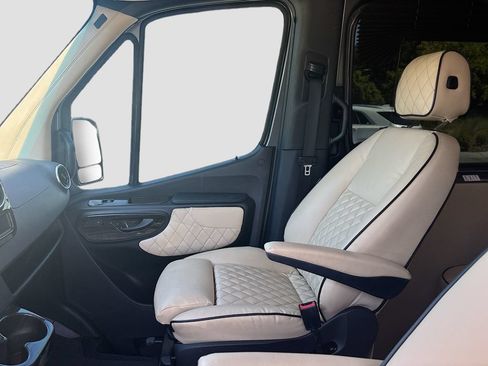 Used 2022 Mercedes-Benz Sprinter 2500 image 59