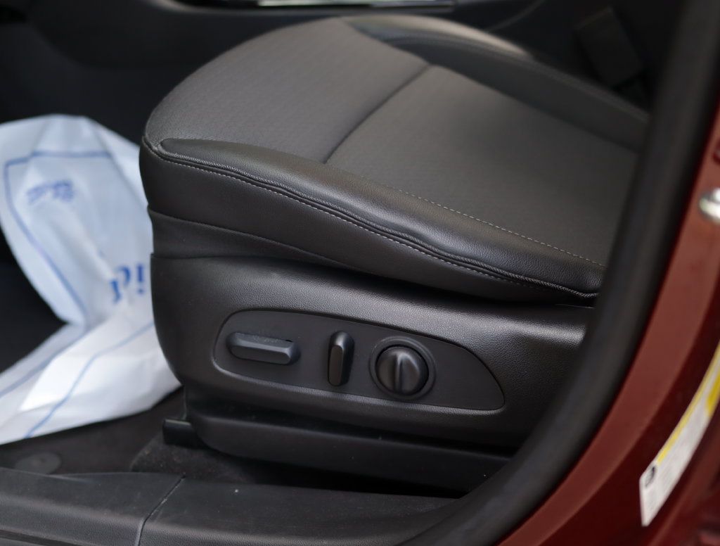 Used 2023 Buick Encore GX Select w/ Sport Touring Package FWD image 20