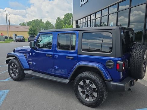 Used 2018 Jeep Wrangler Unlimited Sahara w/ Cold Weather Group AWD/4WD image 3