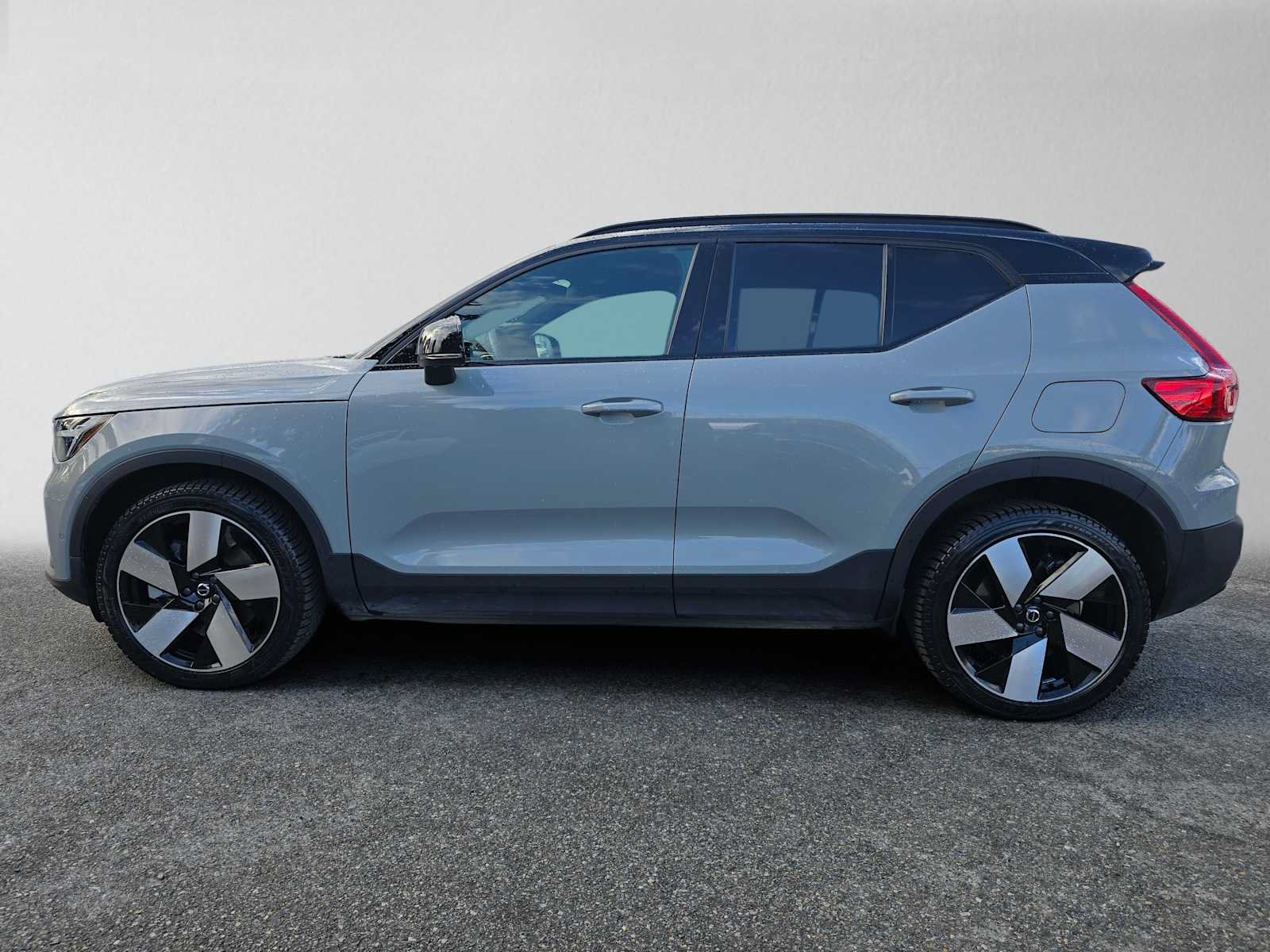 Certified 2024 Volvo XC40 Recharge Ultimate w/ Protection Package Premier AWD/4WD image 7