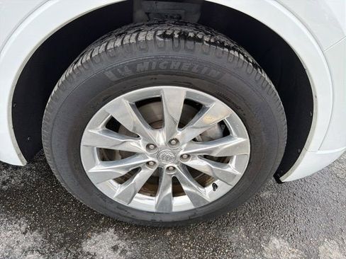 Used 2017 Buick Envision Essence image 2