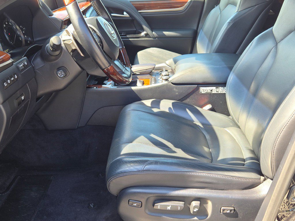 Used 2017 Lexus LX 570 4WD image 35