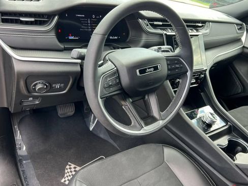Used 2024 Jeep Grand Cherokee L Altitude AWD/4WD image 18