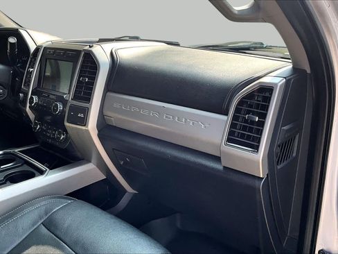 Used 2019 Ford F250 Lariat w/ Lariat Value Package AWD/4WD image 16