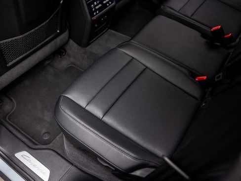 Certified 2025 Porsche Cayenne AWD/4WD image 29