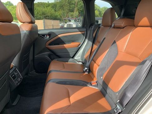 Used 2025 Subaru Forester Touring image 18