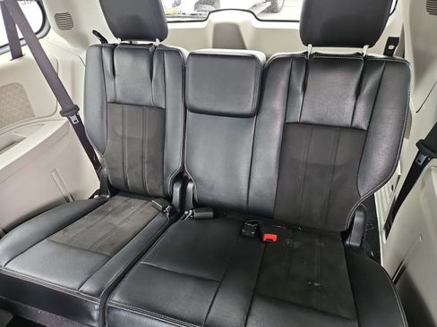 Used 2019 Dodge Grand Caravan SXT FWD image 16