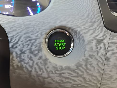 Used 2014 Toyota Sienna XLE w/ Entertainment Package FWD image 39