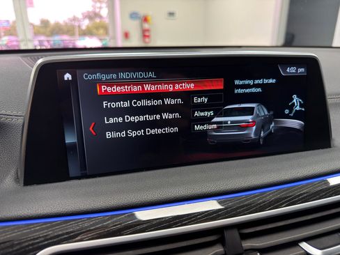 Used 2019 BMW 750i xDrive w/ M Sport Package image 22