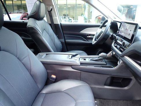 Certified 2025 Toyota Grand Highlander AWD Hybrid image 3