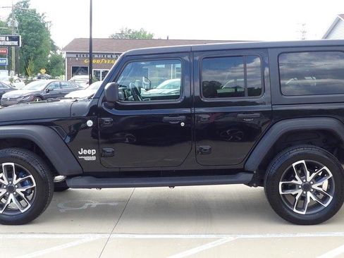 Used 2018 Jeep Wrangler Unlimited Sport AWD/4WD image 2