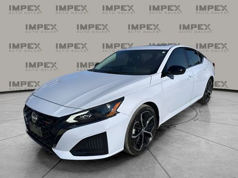 Used 2024 Nissan Altima 2.5 SR w/ SR Premium Package image 1