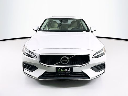 Used 2020 Volvo S60 T6 Momentum image 2