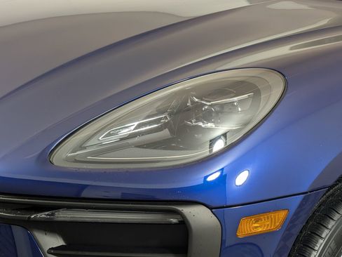 Used 2026 Porsche Macan AWD/4WD image 13