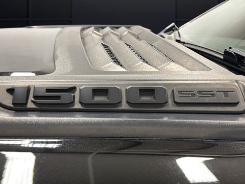 Used 2025 RAM 1500 Laramie w/ Sport Appearance Package AWD/4WD image 43