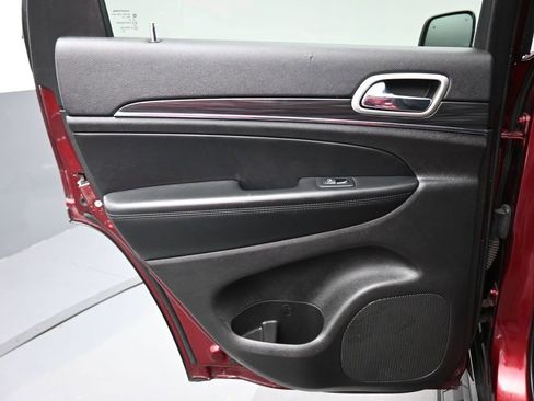 Used 2021 Jeep Grand Cherokee Limited image 31