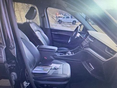 Used 2023 Jeep Grand Cherokee Limited w/ Black Appearance Package image 24