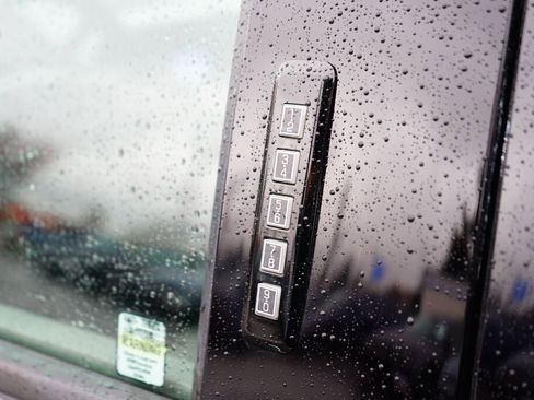 Used 2018 Ford F150 XLT image 11