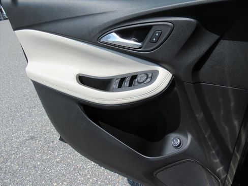 Used 2021 Buick Encore GX Select image 26