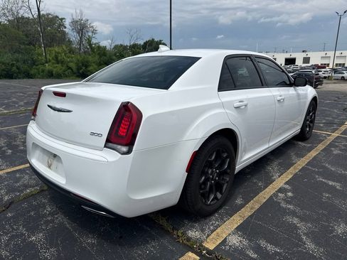 Used 2019 Chrysler 300 Touring w/ Sport Appearance Package AWD/4WD image 8