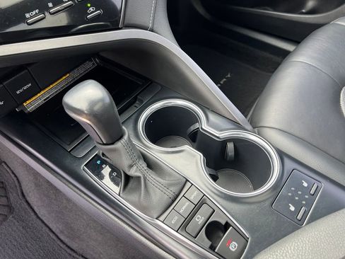 Used 2020 Toyota Camry XSE image 23