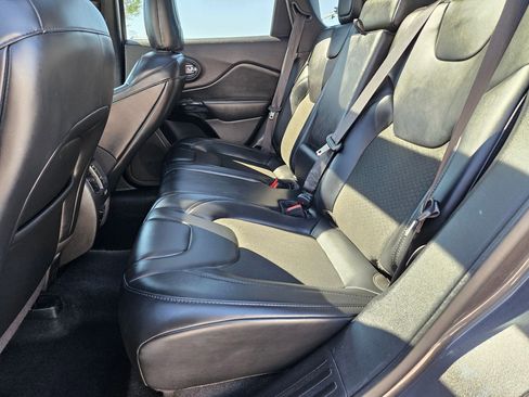 Used 2020 Jeep Cherokee Latitude Plus w/ Cold Weather Group AWD/4WD image 29