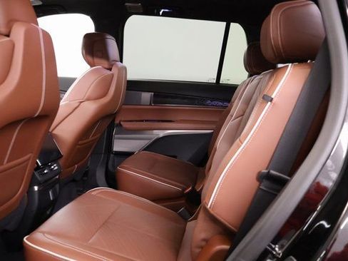 New 2026 Cadillac Vistiq Platinum image 27