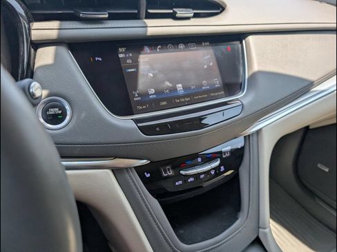 Used 2019 Cadillac XT5 Luxury w/ Advanced Security Package FWD image 17